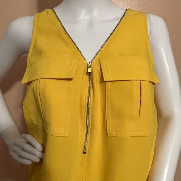 NWT Trina Turk Zipper V Neck Sleeveless Blouse - Picture 2 of 16